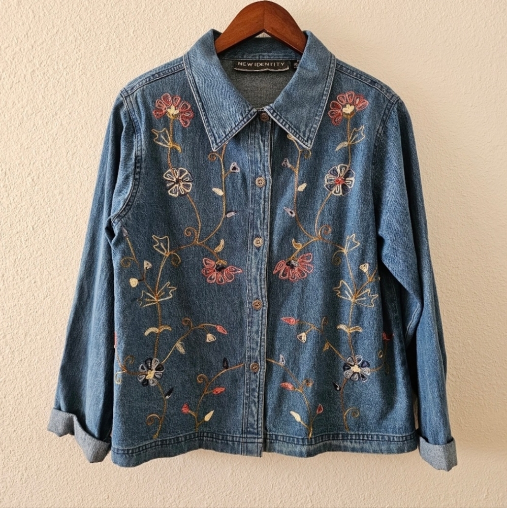 Vintage New Identity denim top size L petite floral embroidery button front